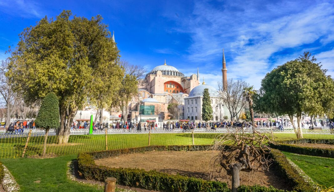 FOTO | Simbol arhitectonic al Turciei, Catedrala Sfânta Sofia, „Minunea minunilor” din Istanbul! FOTO | Simbol arhitectonic al Turciei, Catedrala Sfânta Sofia, „Minunea minunilor” din Istanbul!