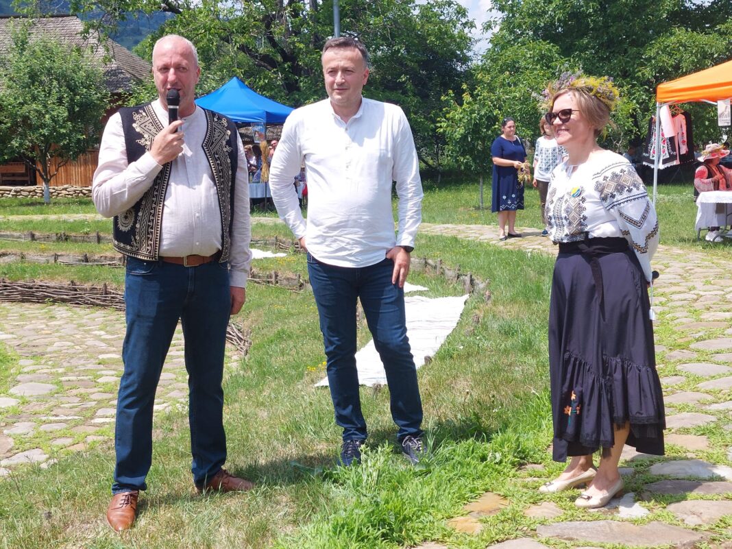 ”Purtăm ie cu mândrie”, un eveniment marca Organizației Femeilor Liberale Buzău ajuns la a doua ediție ”Purtăm ie cu mândrie”, un eveniment marca Organizației Femeilor Liberale Buzău ajuns la a doua ediție