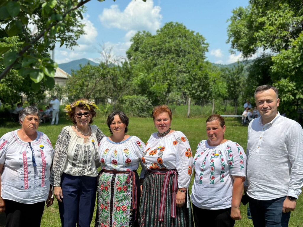 ”Purtăm ie cu mândrie”, un eveniment marca Organizației Femeilor Liberale Buzău