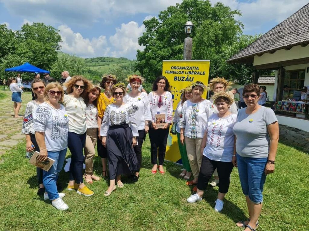 ”Purtăm ie cu mândrie”, un eveniment marca Organizației Femeilor Liberale Buzău