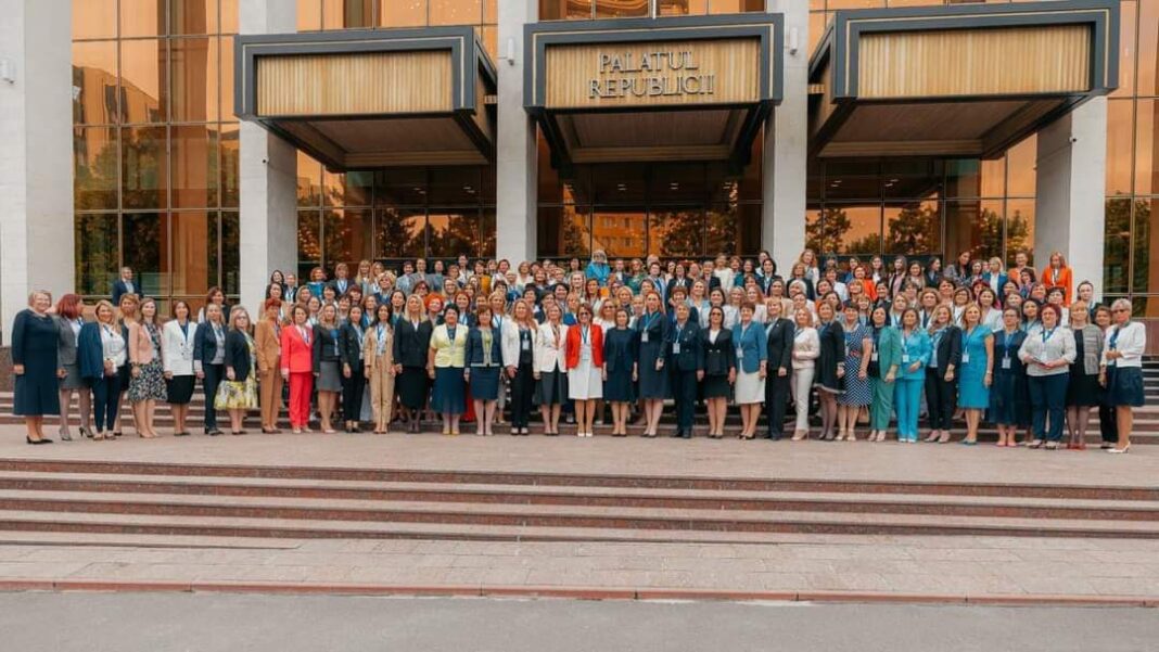 Președintele OFL, senatoarea Nicoleta Pauliuc, alături de Președintele Moldovei, Maia Sandu, la constituirea unui grup feminin de lucru pentru colaborare și securitate în România și Republica Moldova Președintele OFL, senatoarea Nicoleta Pauliuc, alături de Președintele Moldovei, Maia Sandu, la constituirea unui grup feminin de lucru pentru colaborare și securitate în România și Republica Moldova