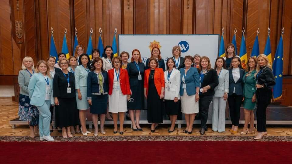 Președintele OFL, senatoarea Nicoleta Pauliuc, alături de Președintele Moldovei, Maia Sandu, la constituirea unui grup feminin de lucru pentru colaborare și securitate în România și Republica Moldova