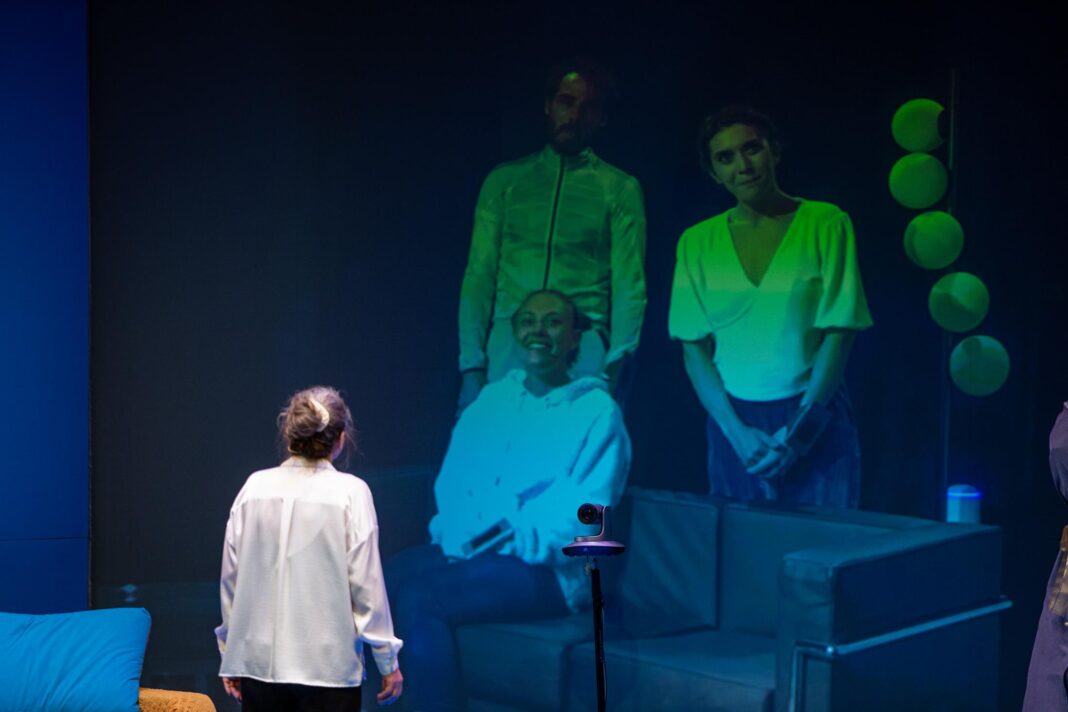 Proiectul european Tele-Encounters: Beyond the Human s-a încheiat cu succes, după 3 ani de activități care au îmbinat teatrul, robotica, animația digitală, inteligența artificială, sociologia și filosofia Proiectul european Tele-Encounters: Beyond the Human s-a încheiat cu succes, după 3 ani de activități care au îmbinat teatrul, robotica, animația digitală, inteligența artificială, sociologia și filosofia