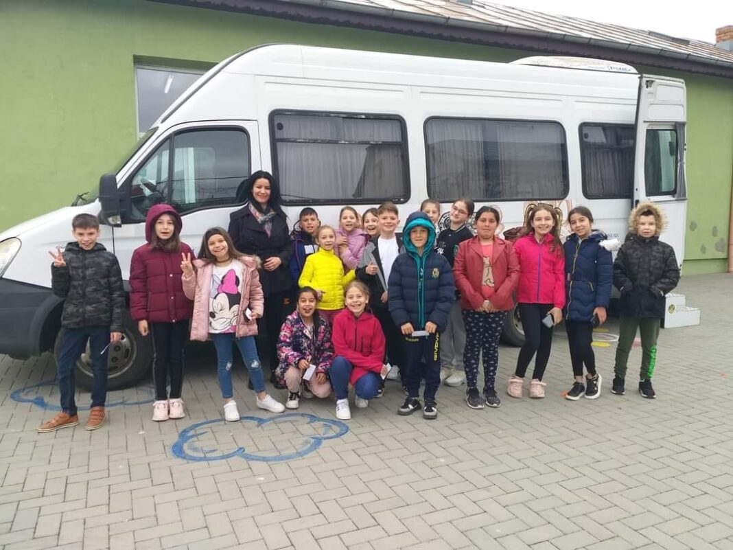 Proiectul ”MuseumBus” aduce robotica în școlile rurale din județul Buzău Proiectul ”MuseumBus” aduce robotica în școlile rurale din județul Buzău