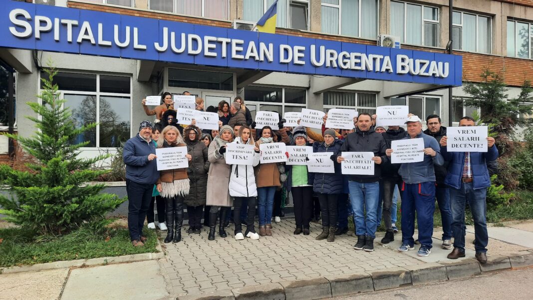 ACTUALITATE | Continuă protestul angajaților TESA din cadrul Spitalului Județean de Urgență Buzău ACTUALITATE | Continuă protestul angajaților TESA din cadrul Spitalului Județean de Urgență Buzău