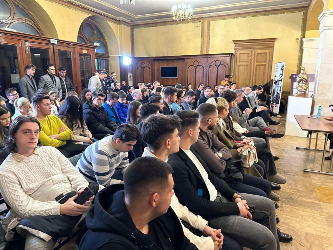 Înțelegerea istoriei libertății: Dezbatere pe tema Revoluției din 1989 cu tinerii liberali Înțelegerea istoriei libertății: Dezbatere pe tema Revoluției din 1989 cu tinerii liberali