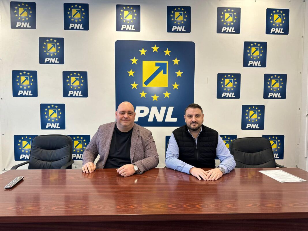 Încă un primar de la PSD a trecut la PNL. Primarul comunei Cătina a devenit liberal! (P) Încă un primar de la PSD a trecut la PNL. Primarul comunei Cătina a devenit liberal! (P)