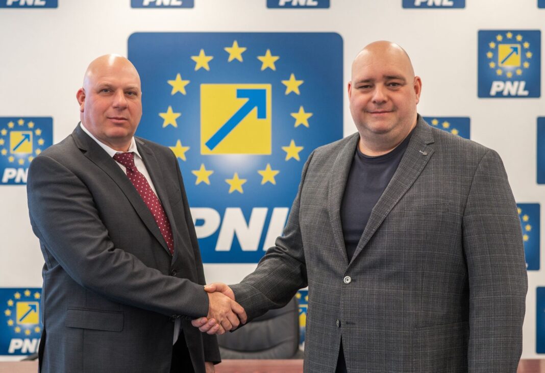 Organizația județeană a PNL Buzău primește cu brațele deschise peste 400 de membri AUR Nehoiu (C) Organizația județeană a PNL Buzău primește cu brațele deschise peste 400 de membri AUR Nehoiu (C)