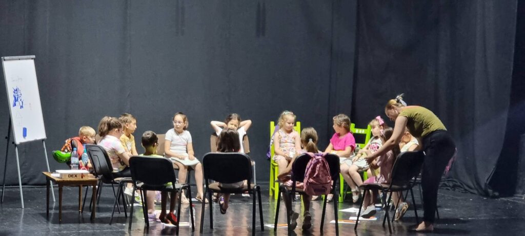Descoperă magia lecturii la Teatrul „George Ciprian”