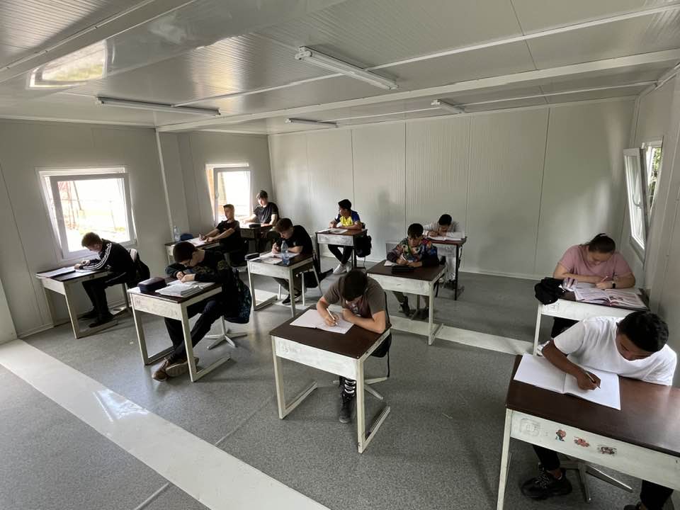 Table interactive pentru elevii din Ulmeni: un pas spre normalitate și o lecție de implicare locală