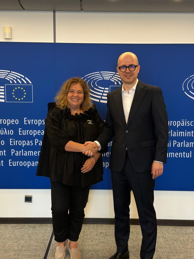 Europarlamentarul Andi Cristea și senatorul Carmen Orban au organizat o vizită de studiu la Bruxelles pentru tineri și femei din Buzău