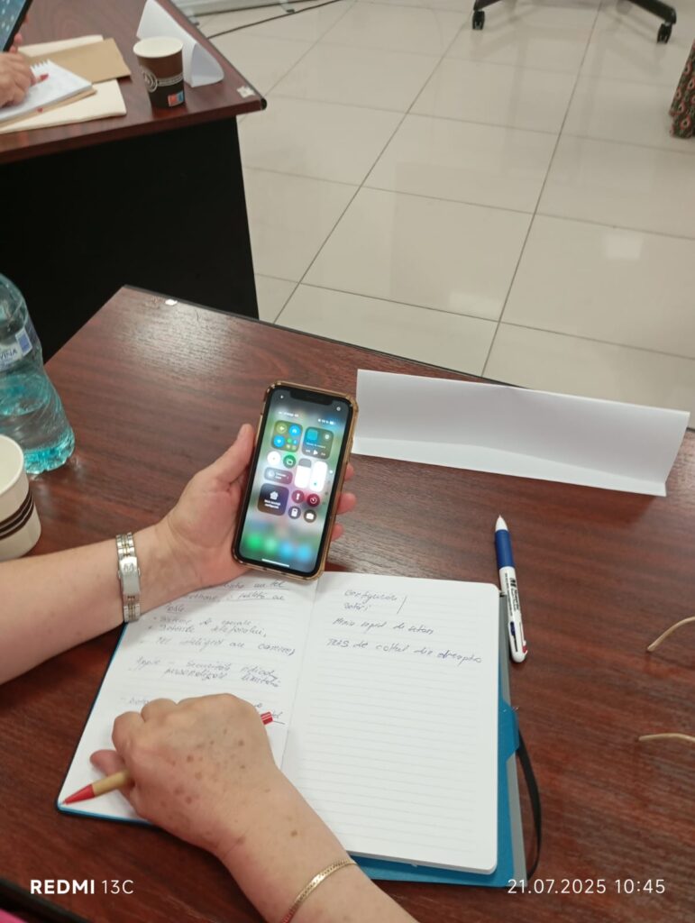 Biblioteca Județeană „Vasile Voiculescu” continuă cursurile gratuite de educație digitală pentru seniori