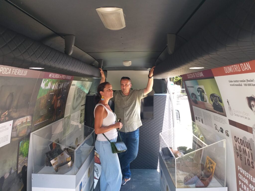MuseumBus-ul buzoian, parte din experiența ASTRA Rock 2025 – tradiție și modernitate într-un singur festival