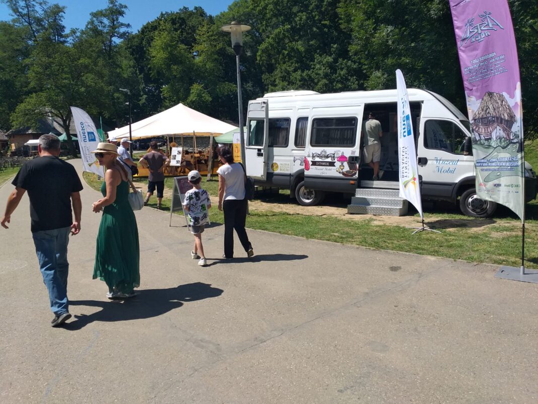MuseumBus-ul buzoian, parte din experiența ASTRA Rock 2025 – tradiție și modernitate într-un singur festival MuseumBus-ul buzoian, parte din experiența ASTRA Rock 2025 – tradiție și modernitate într-un singur festival