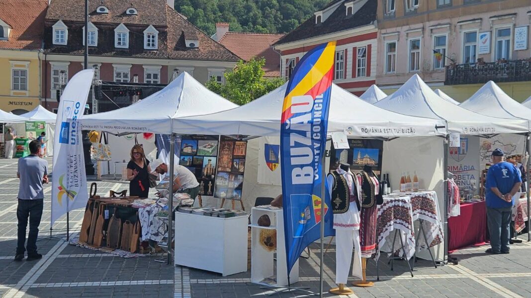 Mamutul Otto și Museum Bus – ambasadorii culturii buzoiene la Festivalul Prispa din Brașov Mamutul Otto și Museum Bus – ambasadorii culturii buzoiene la Festivalul Prispa din Brașov