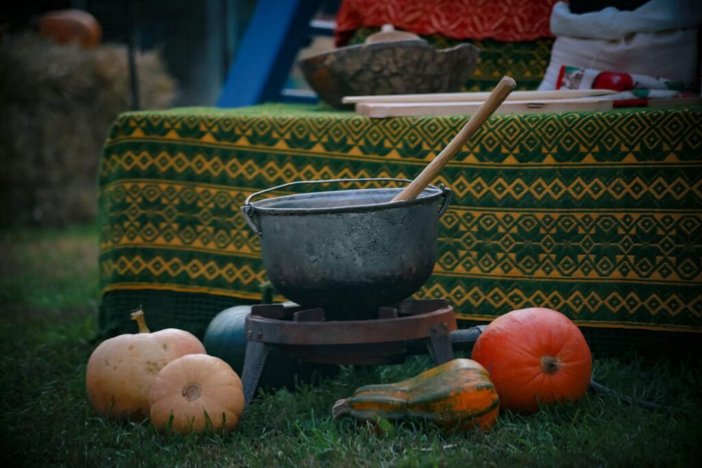 Ziua Recoltei, o sărbătoare a culorilor și tradițiilor la Grădinița „Lumea Copilăriei” din Râmnicu Sărat
