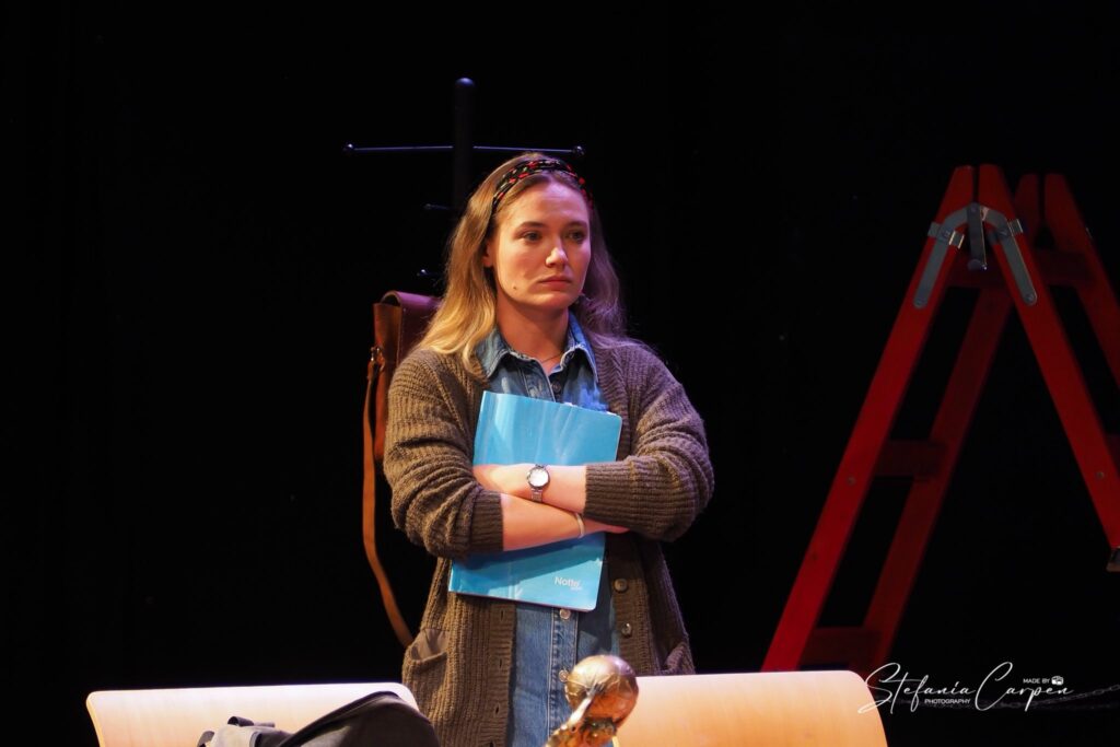 Teatrul ”George Ciprian”: cronică de spectacol ”Oleanna”