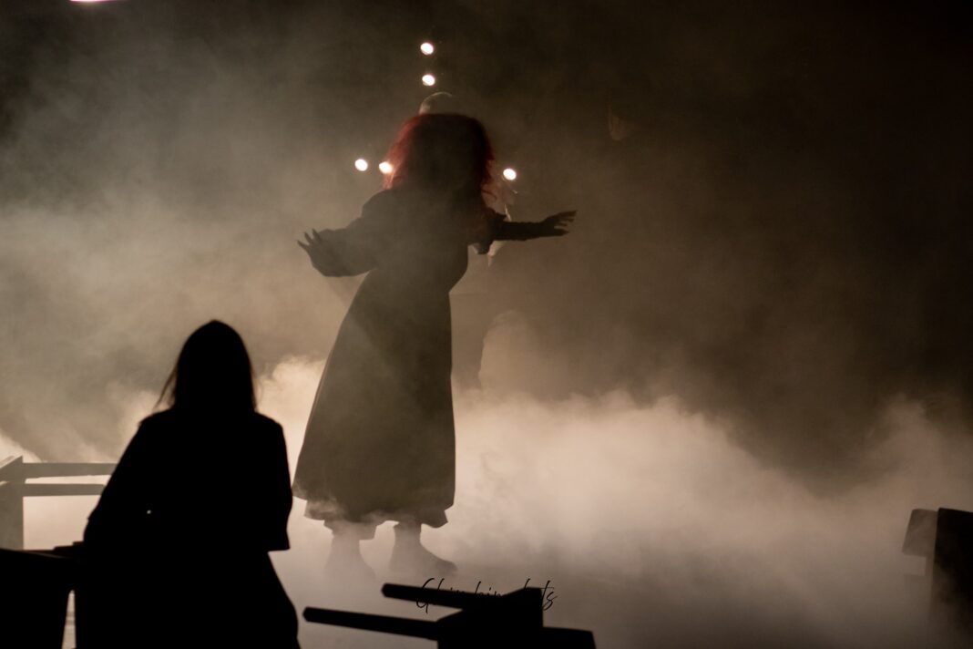 Teatrul ”George Ciprian”: cronică de spectacol ”Vrăjitoarele din Salem” | Pământul credinței. Credința pământului Teatrul ”George Ciprian”: cronică de spectacol ”Vrăjitoarele din Salem” | Pământul credinței. Credința pământului
