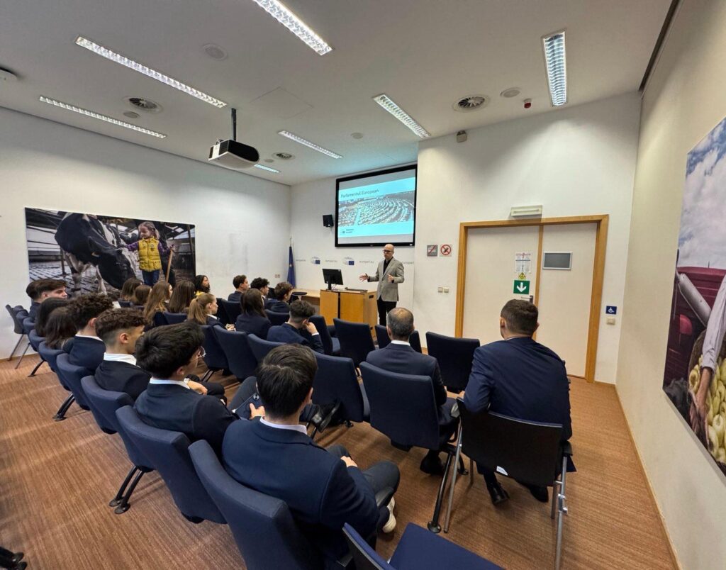 Europarlamentarul Andi Cristea promovează educația și valorile europene în rândul tinerilor buzoieni