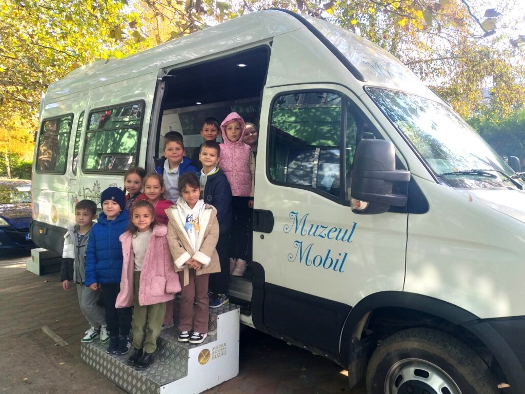 Și publicul decide! „Muzeul Mobil” al Muzeului Județean Buzău, finalist în Gala Inovării în Sectorul Public 2025 – proiectul are nevoie de votul buzoienilor