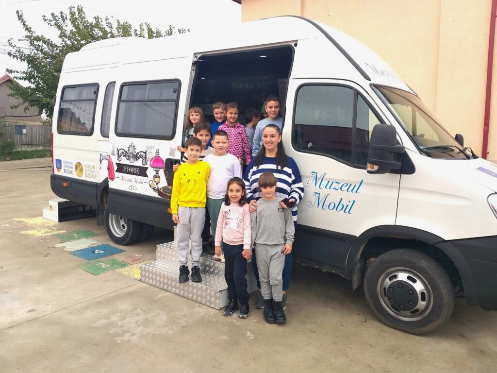 Și publicul decide! „Muzeul Mobil” al Muzeului Județean Buzău, finalist în Gala Inovării în Sectorul Public 2025 – proiectul are nevoie de votul buzoienilor