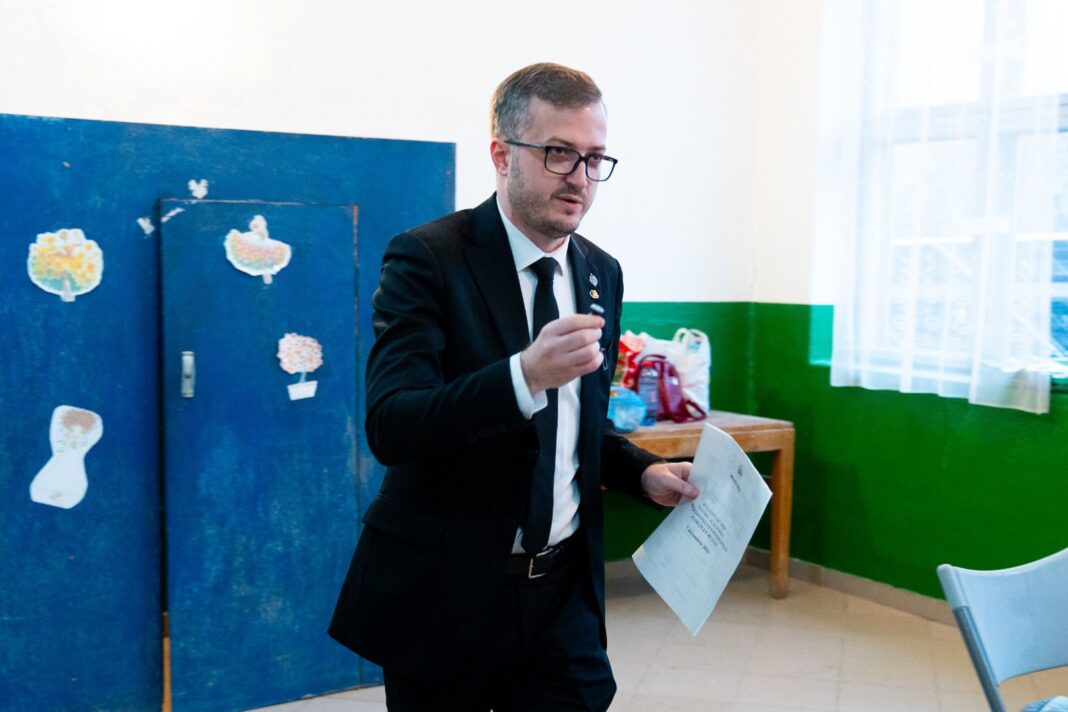 Ștefăniță Avrămescu, candidatul AUR la președinția Consiliului Județean Buzău, a votat la primele ore ale dimineții în Chiojdu: „Azi am votat pentru Buzău!” Ștefăniță Avrămescu, candidatul AUR la președinția Consiliului Județean Buzău, a votat la primele ore ale dimineții în Chiojdu: „Azi am votat pentru Buzău!”