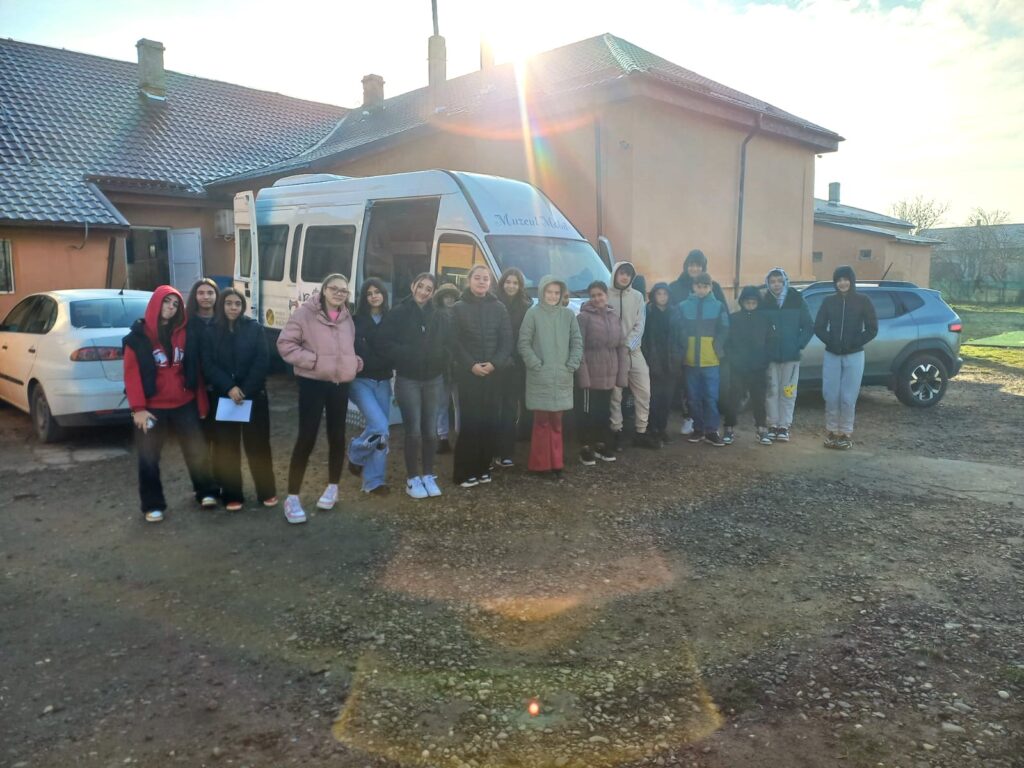 MuseumBus și Centrul Regional de Resurse pentru Tineret Buzău, în atenția Băncii Naționale a României