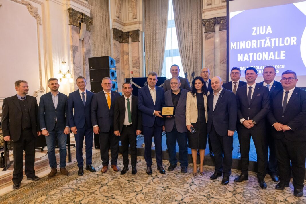 Marcel Ciolacu, distins cu Premiul „Vasile Goldiș”: „România este mai puternică atunci când fiecare comunitate este respectată” Marcel Ciolacu, distins cu Premiul „Vasile Goldiș”: „România este mai puternică atunci când fiecare comunitate este respectată”