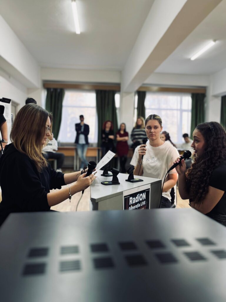 Teatrul „George Ciprian”, partener activ în educația tinerilor: Atelierul RadiON – Generația LIVE, experiență practică pentru elevii Liceului „Alexandru Ioan Cuza”
