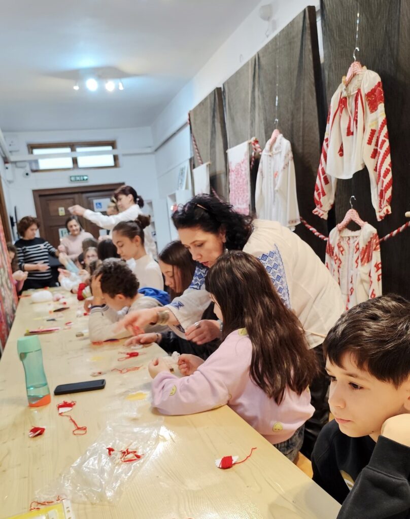 Tradiția prinde viață la muzeu: atelier de țesut pe carton, cu acces gratuit, la Vergu-Mănăilă