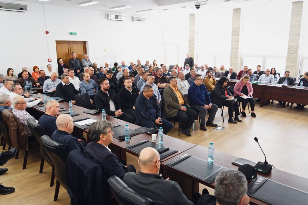 Întâlnire de lucru la Consiliul Județean Buzău cu primarii din județ. Modificările aduse de OUG 7 și proiectele comune, în centrul discuțiilor Întâlnire de lucru la Consiliul Județean Buzău cu primarii din județ. Modificările aduse de OUG 7 și proiectele comune, în centrul discuțiilor