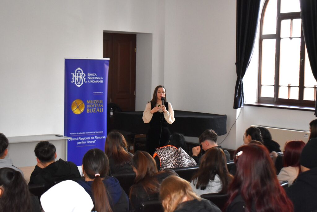 Atelier de educație financiară pentru tineri, organizat la Muzeul Județean Buzău în cadrul Global Money Week