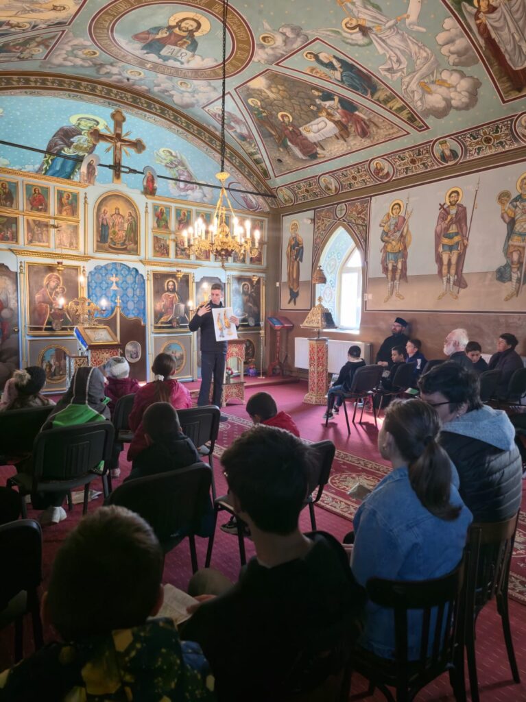 MuseumBus a ajuns la Parohia Scorțoasa. Lecții de istorie și cultură pentru copii și adulți