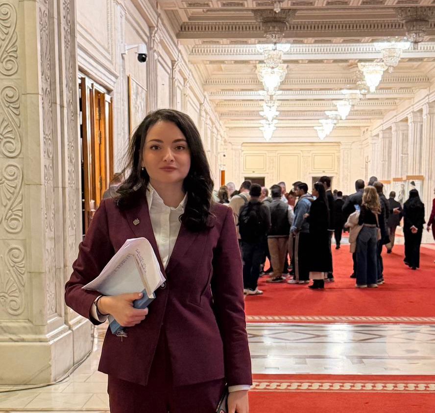Oana Matache cere reducerea numărului de elevi în clase: „Cu 30 de elevi, timpul real pentru fiecare este sub 2 minute” Oana Matache cere reducerea numărului de elevi în clase: „Cu 30 de elevi, timpul real pentru fiecare este sub 2 minute”