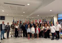 FOTO | Tineri din Buzău, în vizită la Parlamentul European după ce au câștigat „Tribuna Tinerilor”