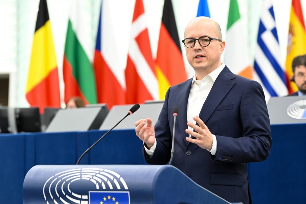 Andi Cristea, în Parlamentul European: „Cei slabi nu pot fi suverani. Doar cei puternici” Andi Cristea, în Parlamentul European: „Cei slabi nu pot fi suverani. Doar cei puternici”