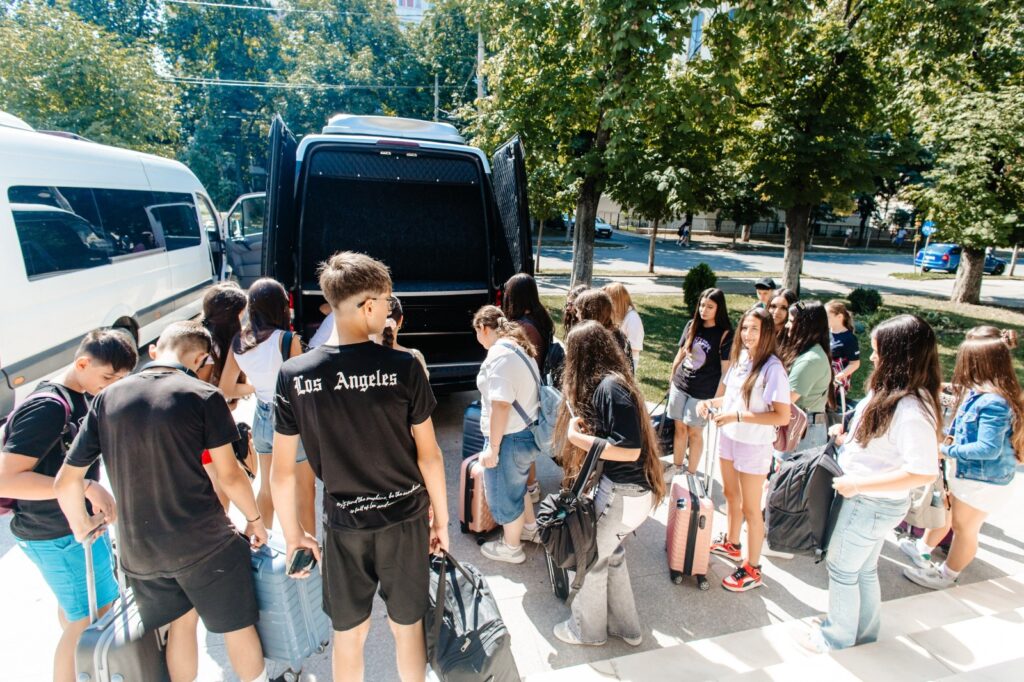40 de copii au plecat în taberele gratuite organizate de Consiliul Județean Buzău