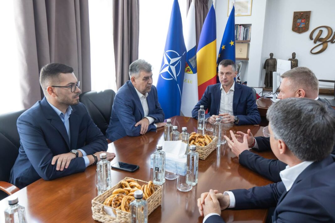Marcel Ciolacu a primit la Consiliul Județean Buzău reprezentanți ai regiunilor Cernăuți și Transcarpatia Marcel Ciolacu a primit la Consiliul Județean Buzău reprezentanți ai regiunilor Cernăuți și Transcarpatia
