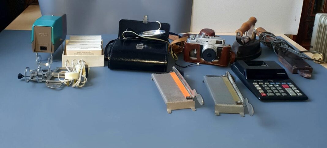 Donație importantă pentru Muzeul Județean Buzău: 46 de obiecte din perioada comunistă au intrat în patrimoniul instituției Donație importantă pentru Muzeul Județean Buzău: 46 de obiecte din perioada comunistă au intrat în patrimoniul instituției